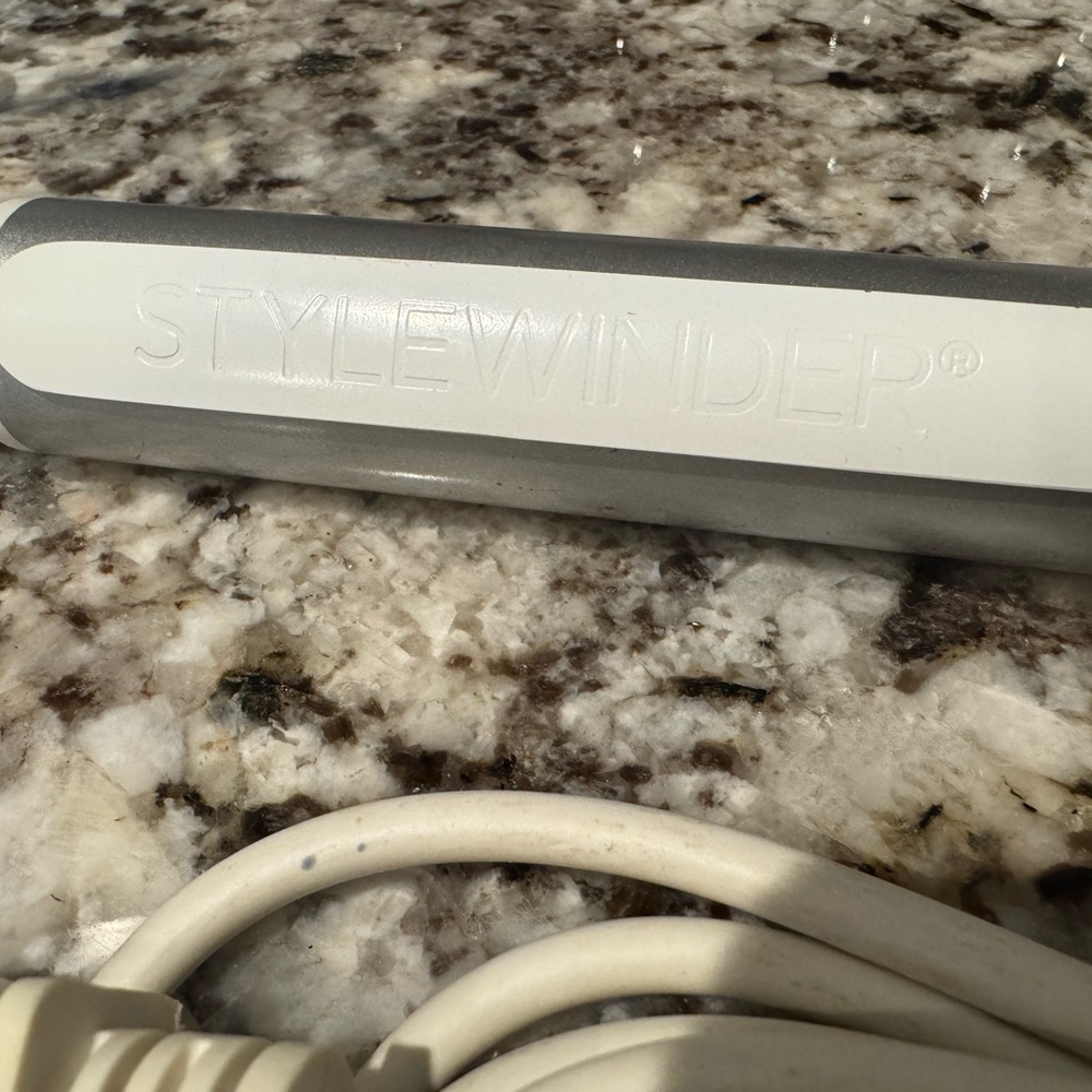 Bio ionic curling iron - Picture 2 of 2